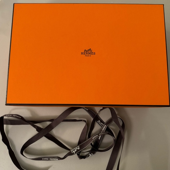 Authentic Hermes Box - Picture 1 of 2